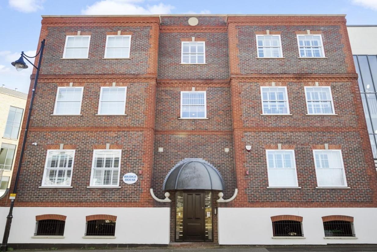 Apartament Flat 1 Bridge House Staines-upon-Thames Zewnętrze zdjęcie